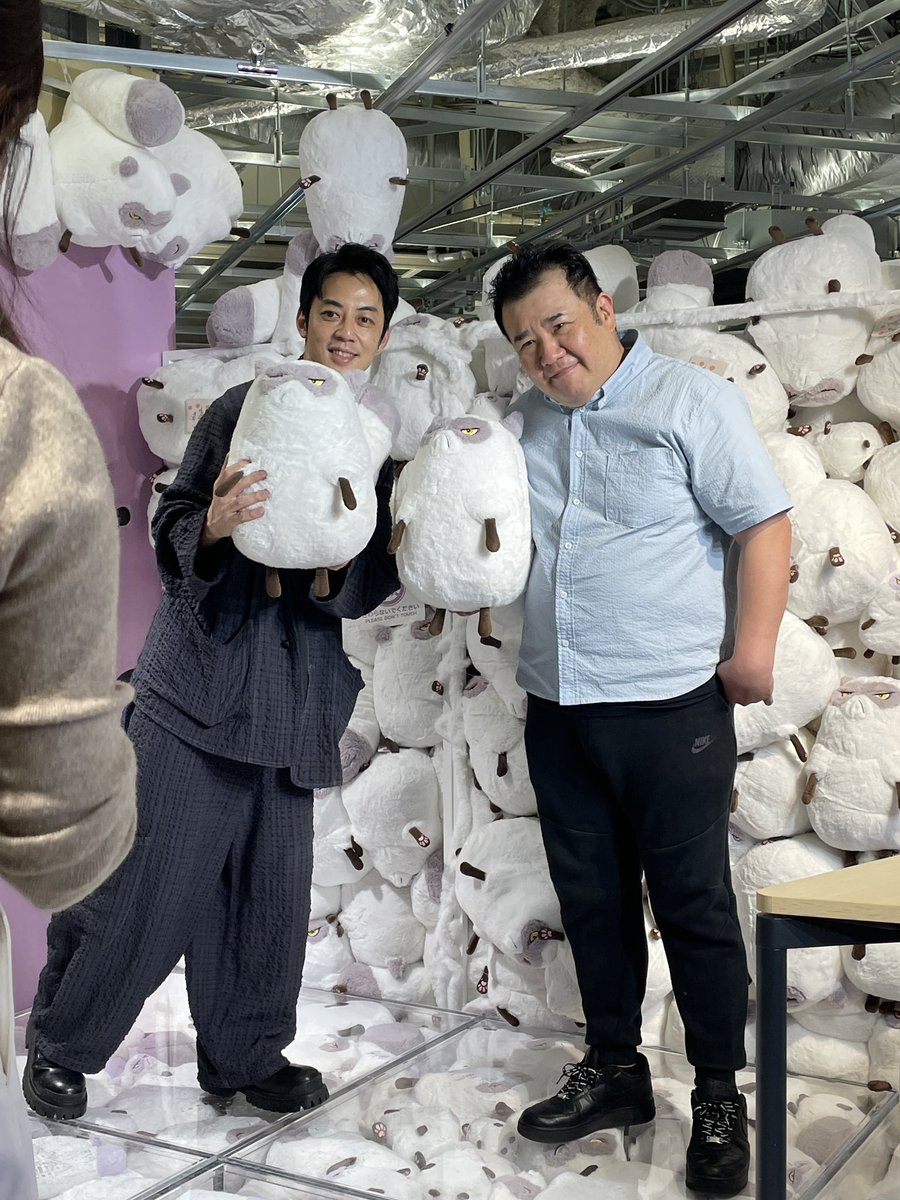 今日も朝から、『映画 えんとつ町のプペル 〜約束の時計台〜』を一人でも多くの方に届けるべく、各所を巡り続けている。　　

今日は昼も夜も渋谷の映画館にいたので、その合間には原宿ハラカドで開催中の「モフ、ギュウギュウ展」へ足を運び、来場者の方々と一対一で言葉を交わした。