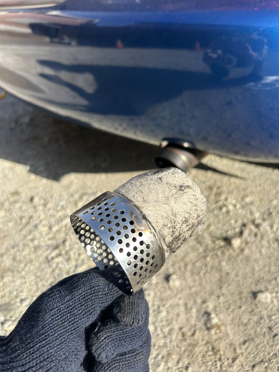 今日は新品インナーサイレンサーショート加工して、マフラーにも穴開けて静かに走れるようにした‼️

遠出と家の近くはつけるようにしよう。
4000回転クルーズめっちゃ楽になりそう