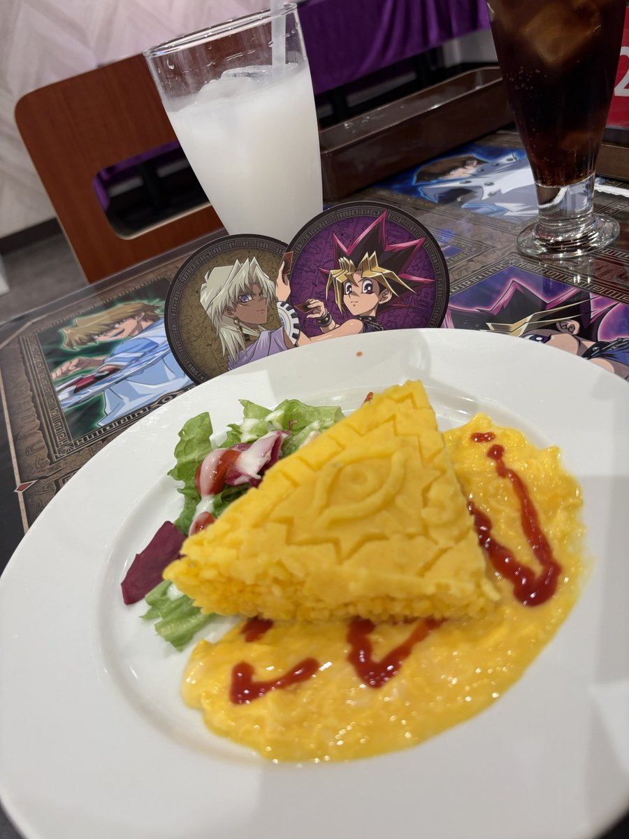 s_dn73f's tweet photo. へへ、GiGOの遊戯王コラボカフェ行った
超楽しかった
ご一緒した方に写真撮ってもらったし、アテムダブったやつ城之内くんと交換してもらった
ありがとうございます https://t.co/Gf1bNe7pAp