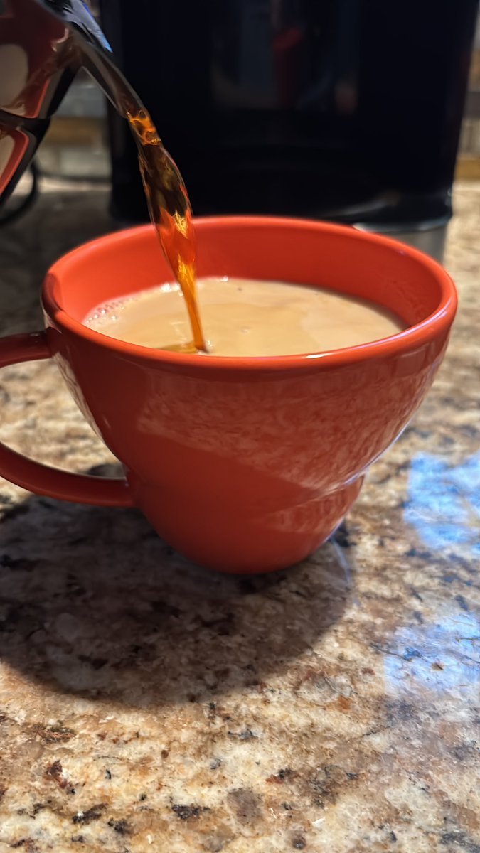 Stefeenew's tweet image. Good morning #CoffeeLovers ☕️☕️☕️ it’s #CoffeeTime sending hugs and #Coffee 
#Coffee helps happy Sunday morning