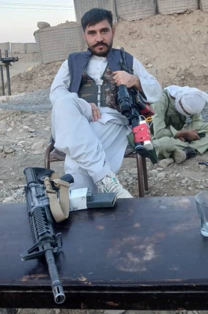 شهادت آزاد خان، یکی از #نظامیان پیشین افغانستان در وزیرستان پاکستان

با تأسف و اندوه فراوان، آزاد خان، از افسران تحصیل‌کرده و با تجربه پیشین افغانستان و باشنده ولایت ارزگان، در وزیرستان پاکستان توسط تروریستان تحریک طالبان پاکستان (#تی‌تی‌پی) و بنا به دستور #طالبان افغانستان به