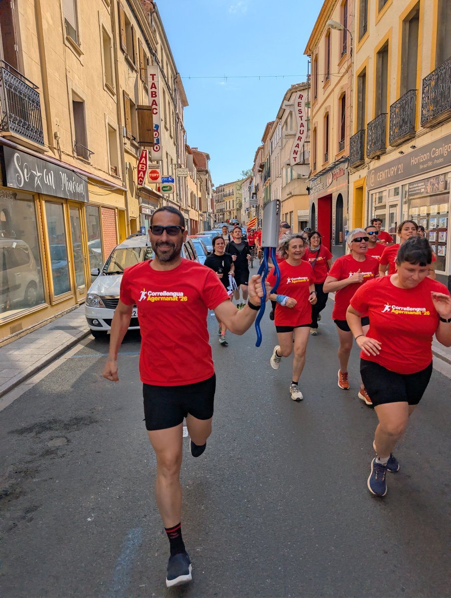 cupnacional's tweet photo. La flama ja crema 🔥 La CUP som a Prada per acompanyar el tret de sortida del Correllengua Agermanat.

Sense llengua no hi ha país,
sense país no hi ha llibertat.

@Correllengua_ 🏃‍♀️🏃‍♂️ https://t.co/WMTuTwHTNY
