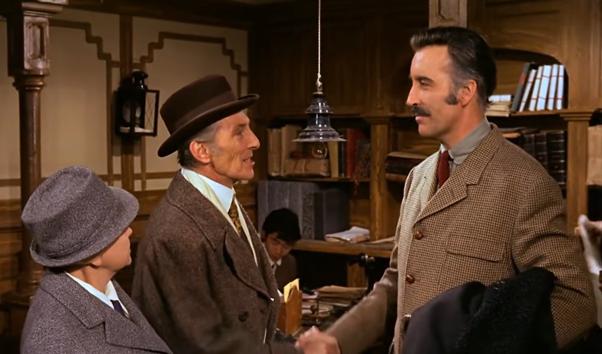radiodormouse's tweet image. In this video, I learned Christopher Lee and Peter Cushing bonded over Looney Tunes. Lee did a great Sylvester impression, and in Cushing’s final days they watched Sylvester and Tweety together—a sweet end to Van Helsing vs. Dracula. #LooneyTunes #HorrorHistory #AnimationHistory