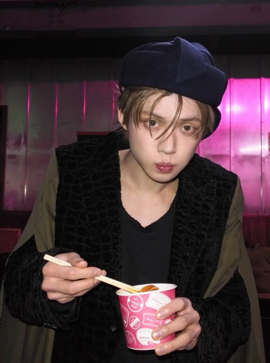 石ころ tweet media