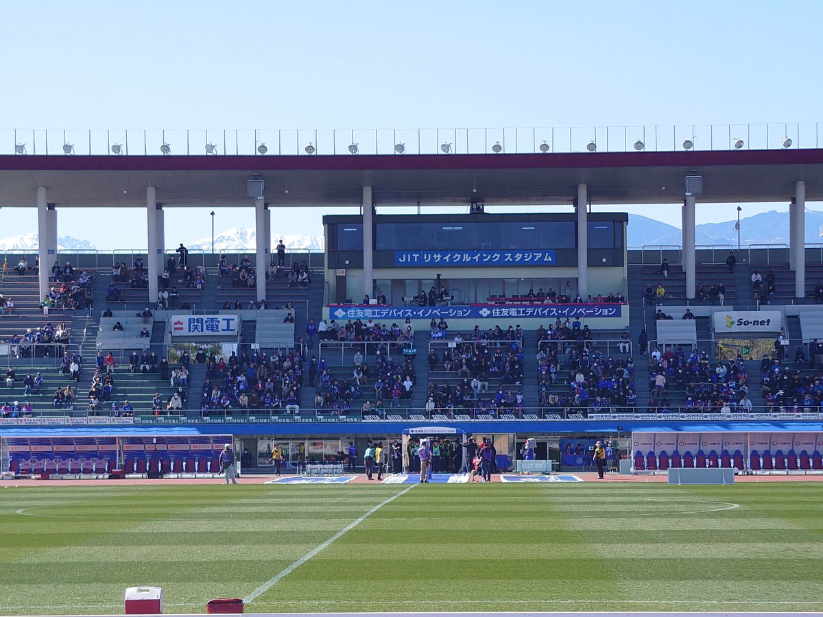 Q_mikuni's tweet photo. 結構前ですが、ヴァンフォーレ甲府の試合を観に行ってました🔵🔴 https://t.co/1qePXgCpnr