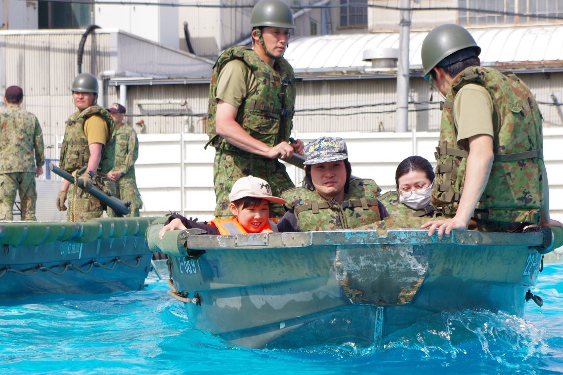 JGSDF_matsumoto's tweet photo. 松本駐屯地創設７６周年記念行事を開催しました。約１０，０００人のご来場ありがとうございました！
皆様お楽しみいただけたでしょうか？
来年の駐屯地記念行事もお待ちしております！
#松本駐屯地 #松本市 #長野県 https://t.co/Srte9zW5aZ
