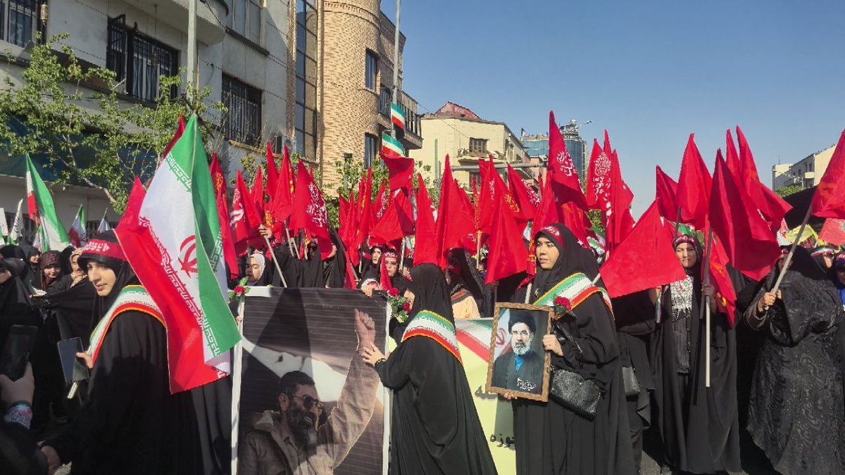 Smp9496's tweet photo. فراتر از کلیشه «دختر ضعیف»، ما دخترانی داریم که در جبهه‌های علمی و مهندسی، هواپیما طراحی می‌کنند و تحریم را به بازی می‌گیرند.
#دختران_جانفدای_ایران 
#انقلابیون_زهرایی https://t.co/2toys15M5f
