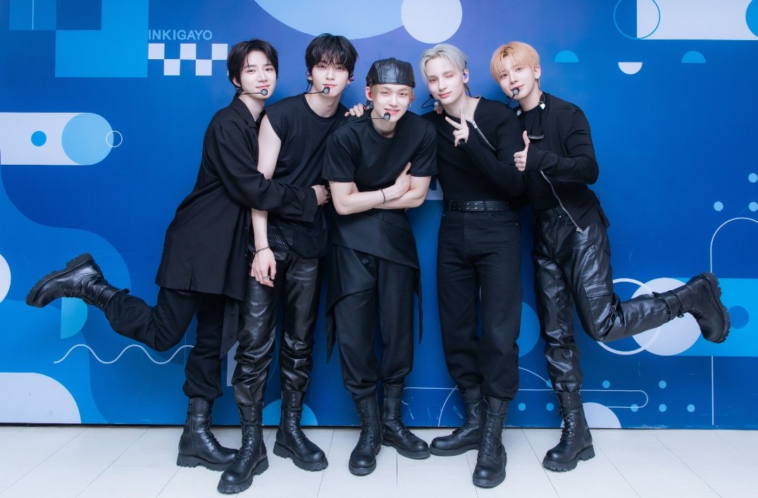 石ころ tweet media