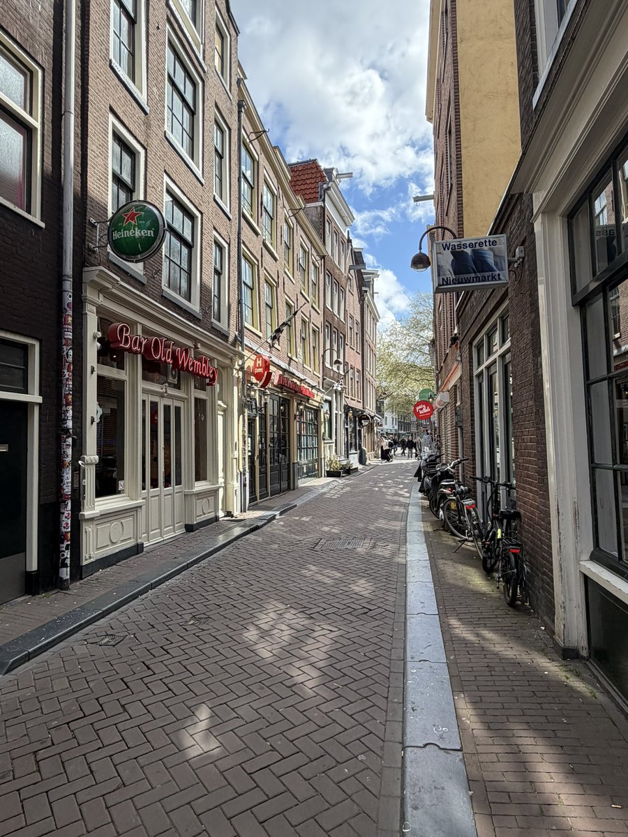 EtiquetteQueen's tweet image. Shhh…the Etiquette Queen made it to The Red Light District. The ladies-of-the-evening don’t come out ‘til dark. 

#etiquette 
#protocol
#lifeskills
#TheNetherlands
#redlightdistrict