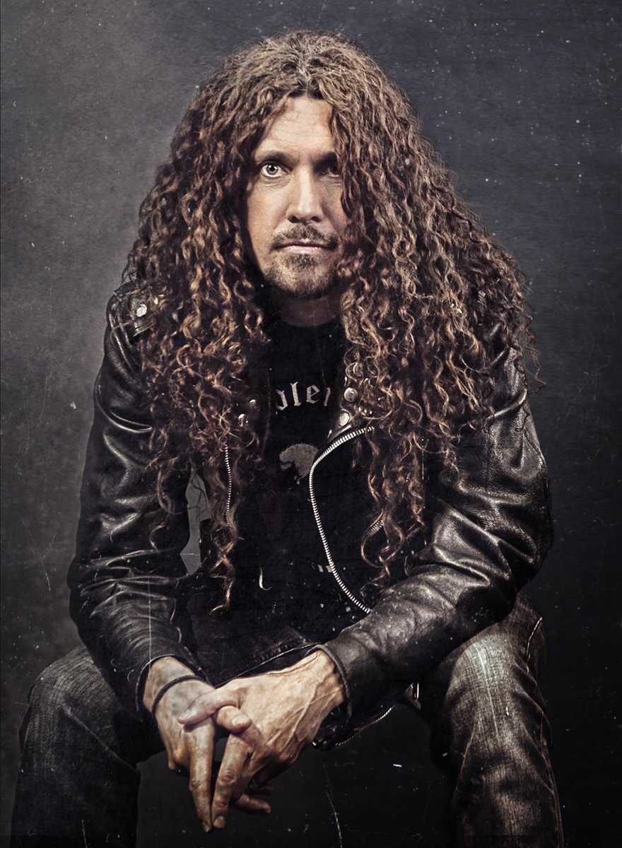 マイク・ヴェセーラと鳴らした音。

次にやるのは、
マッツ・レヴィン。

マッツから、
俺への直々のオファーで決まった。

魂を込めて、
全部ぶつける。

5.11 / 5/12

FACING THE ANIMAL 2026🎸🔥