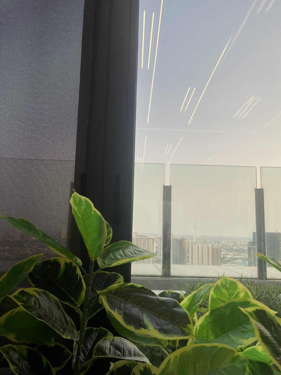 หลังเวิร์คช้อป สาวธาตุลมกะจะมาจากลมใน Co-working space ตรงดาดฟ้า แต่คนมานั่งทำงานเยอะจัดๆ แล้วพื้นฐานแม่หมอเป็นคนเสียงดัง ก็ขมิบลมอัดเสียงไม่ได้เลยค่ะ🥹 ใครดูดวงแบบอัดเสียงแม่หมอจะส่งคำทำนายช้าหน่อยนะคะ