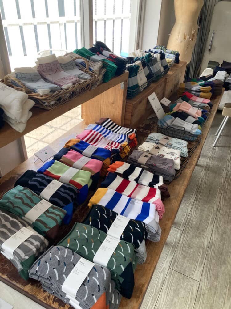 marikopter1's tweet photo. 芦屋のryuryu様 spaceRにて昨日より「hacuの靴下展」が開催中です。木曜日定休11時~18時。可愛い靴下やアクセサリー、美味しいものもあります。是非どうぞ😊 https://t.co/icozzioUIy