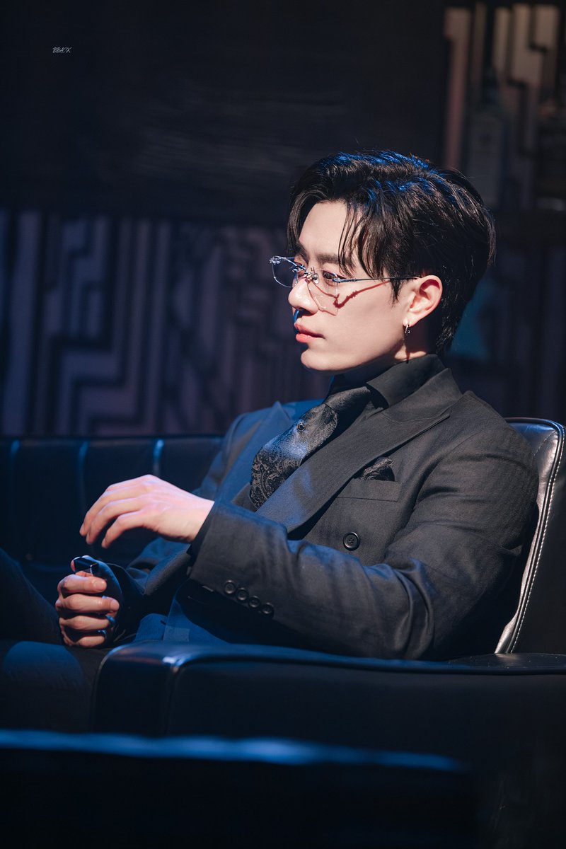 BBACK_pic's tweet photo. 뮤지컬 <비스티> 𝟐𝟎𝟐𝟑—𝟐𝟎𝟐𝟔

강민혁 | #김찬종 
이재현 | #최호승

어지러이 눈부시게 아름답게
빛을 향해 나아가 https://t.co/JQ0wFzHfnJ