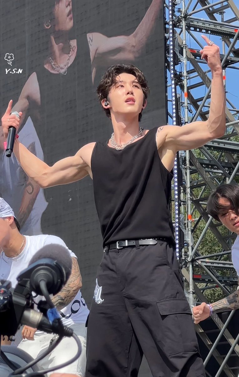 페스또 tweet media