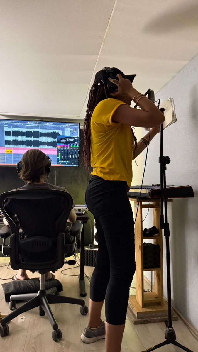 dianabada's tweet image. Collaborating with my brother 💜💜💜 of @amojoafrica productions, stay tuned - afrotech  EP - KWAFRO volume 1 by @twoburna.za coming soon! 💫
Big thanks to @mixroomstudios  for the recording session

#afrohouse 
#afrotech 
#africanmusic ✨✨🎶
#lagos  
#capetown