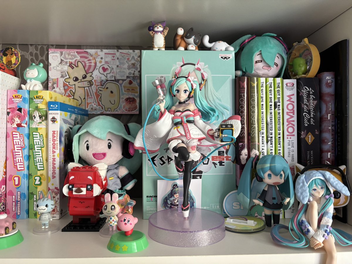 shoujoaya's tweet image. ♡ ‧₊˚ ⋅ ౨ৎ  ‧₊ .ᐟ 

hii i’m lucía 25 (she/her) interactive #moothunt 
current obsessions:

♡aot, wha, greenyuri, pokémon, tomodachi, fashion, physical media
♡ olivia rodrigo, the cure, laufey, vinyls
luciashoujoaya.carrd.co 

picky! #promotwt #musictwt #anitwt #poketwt