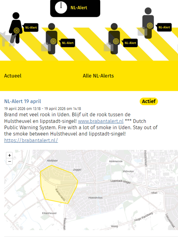 Forse brandweerinzet en NL-Alert bij brand in woning met rietenkap in Uden