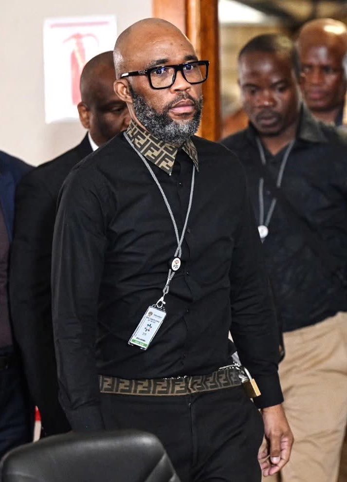 Man’s NOT Barry Roux tweet media