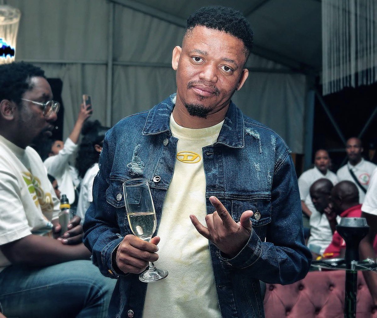 Man’s NOT Barry Roux tweet media