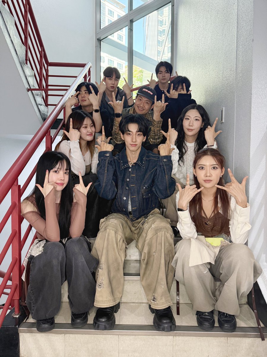 alln_artist's tweet image. 인기가요 무대 완료🎻✨
함께 해주신 모든 분들께 감사 인사 드립니다💪🔥

Inkigayo is over! 🎻✨
Thank you to everyone who joined us

#alln #올린 #we_up #인기가요 #inkigayo