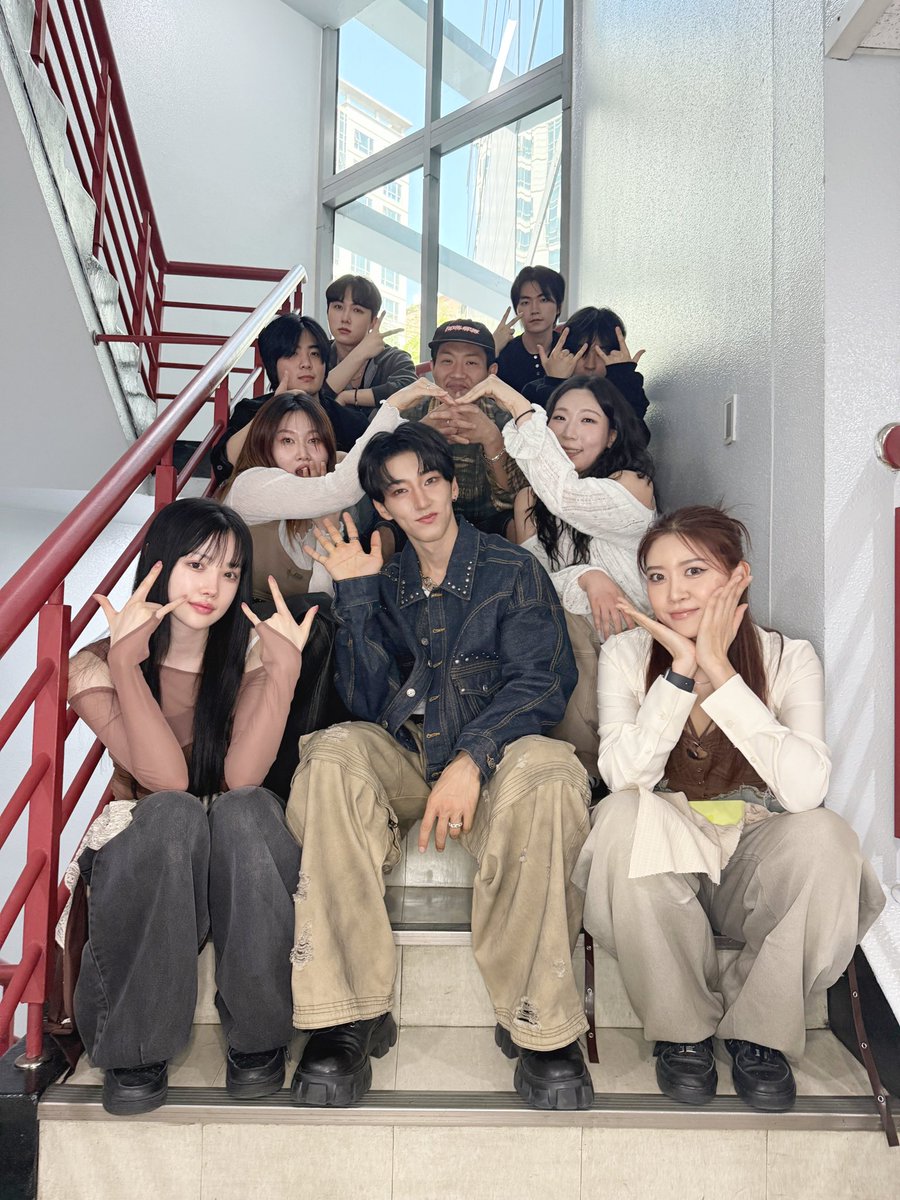 alln_artist's tweet image. 인기가요 무대 완료🎻✨
함께 해주신 모든 분들께 감사 인사 드립니다💪🔥

Inkigayo is over! 🎻✨
Thank you to everyone who joined us

#alln #올린 #we_up #인기가요 #inkigayo