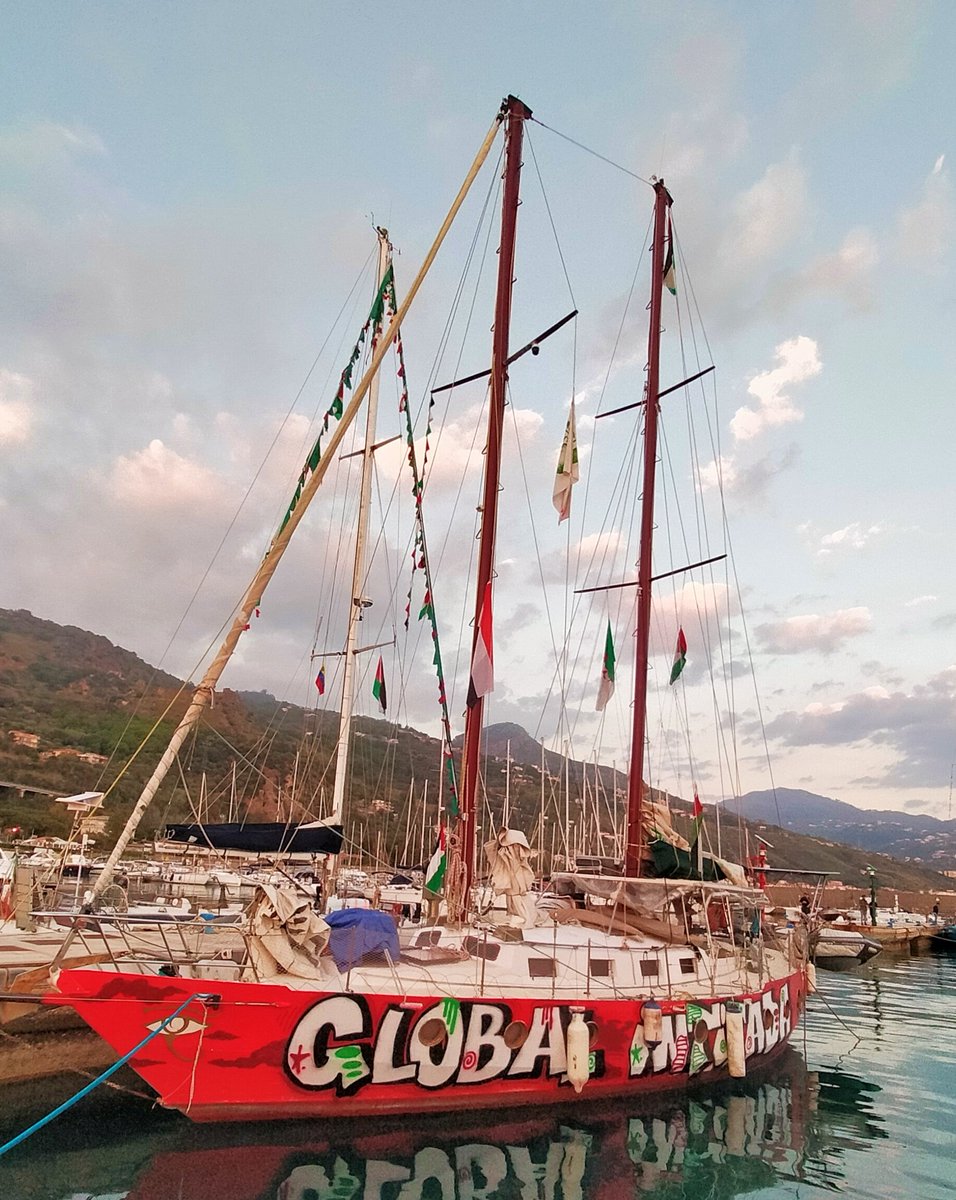 TommasoSpinel's tweet image. Le imbarcazioni della #GlobalSumudFlotilla, salpate da Marsiglia, hanno fatto scalo al porto di #Cetraro (#Cosenza) prima di riprendere il viaggio con l’obiettivo di forzare il blocco navale di #Israele e portare aiuti alla popolazione di #Gaza, stremata dalla guerra.