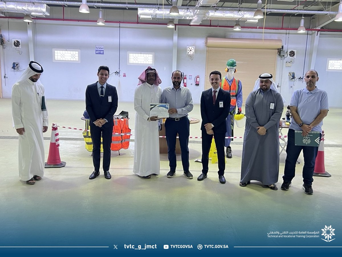 الكلية التقنية بالجموم tweet media