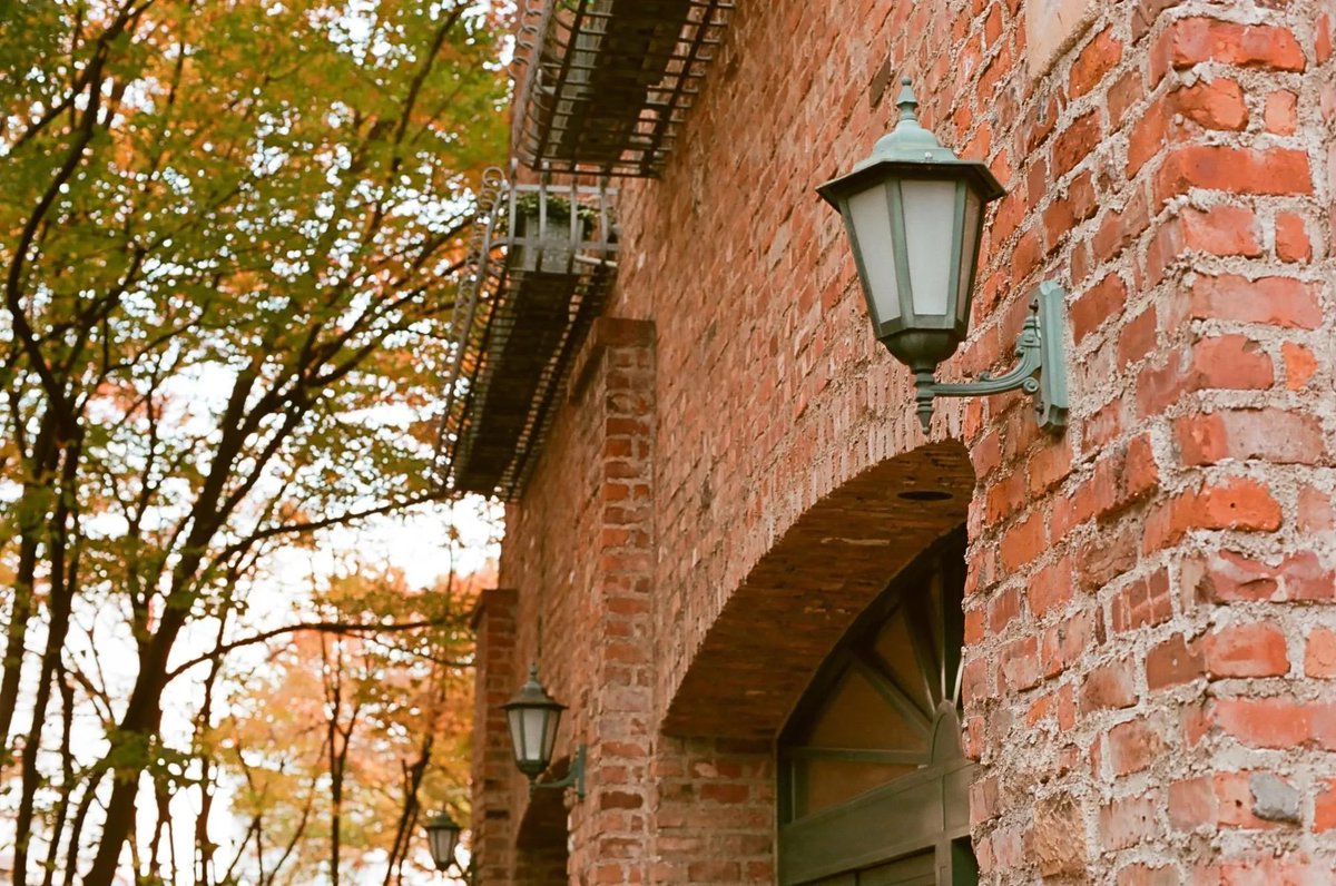 photoyoshioka's tweet image. #ASTRUM・SVEMA Color 100-135-36枚撮り photoyoshioka.shop-pro.jp/?pid=189200617

ASTRUM社は、旧ソ連時代のフィルムメーカーSVEMA社の流れを汲む現行メーカーです。
温かみのあるピンクの色合いと顕著な飽和した赤にわずかに偏り、ほぼバランスのとれた色を持っています。
#スベマ
#new
#カラーネガフィルム