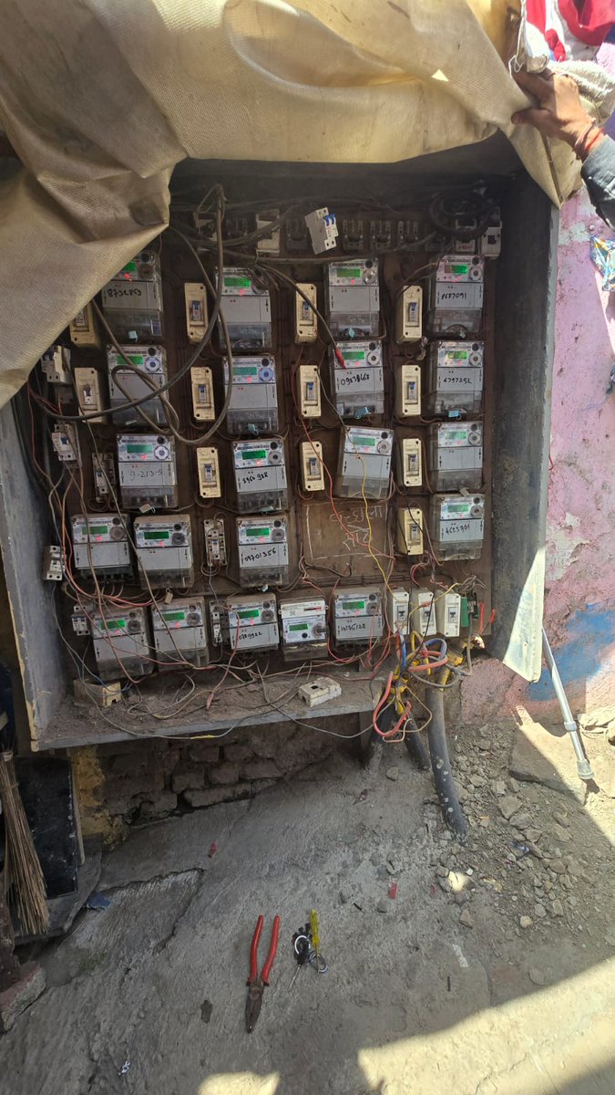 MiZishanAhmed's tweet image. @AdaniElectricity कृपया ध्यान दें। नया बिजली कनेक्शन हेतु शुल्क ₹2660 जमा करने के बावजूद अब तक मीटर नहीं लगाया गया है। Account No:154167459, Contract No:707750824. कृपया तत्काल मीटर इंस्टॉलेशन कर समस्या का समाधान करें। #AdaniElectricity #Mumbai #Govandi #Mankhurd Con -9699066786