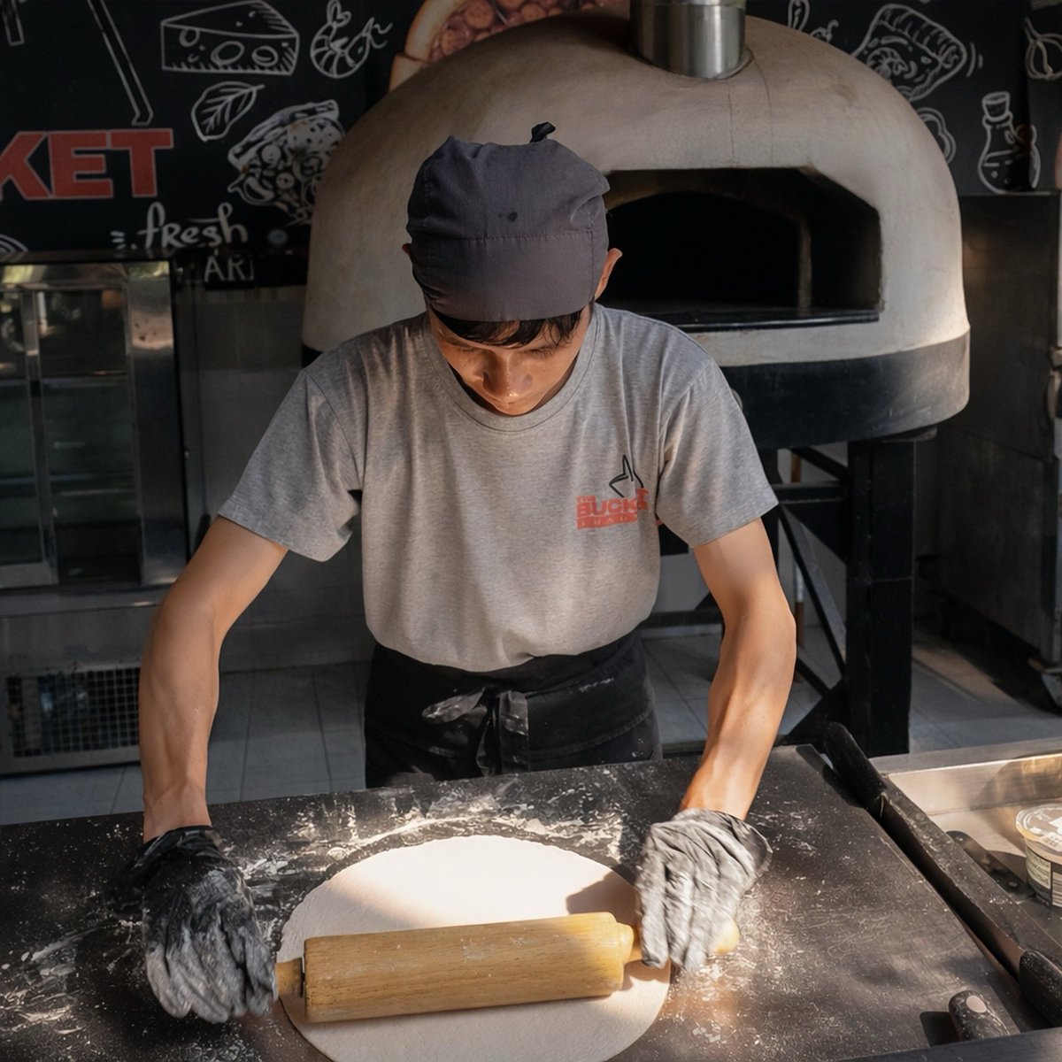 📍The Bucket 🍽️🥪🍕🏔️ เขาใหญ่-ปากช่อง • เมนู Brunch &amp; Sourdough อร่อยขนาดนี้ต้องแมสแล้วอ่ะ! ที่นี่คือ คาเฟ่เขาใหญ่ที่สายคาร์บ หรือคนรักอาหารแนว Brunch ต้องกดเซฟไว้ในลิสต์ด่วน ๆ เพราะเขาจัดเต็มความฟินมาเอาใจแบบจุก ๆ ทั้ง Sandwich, Pasta, Burger, Pizza ไปจนถึงเมนูเฮลตี้อย่าง Salad