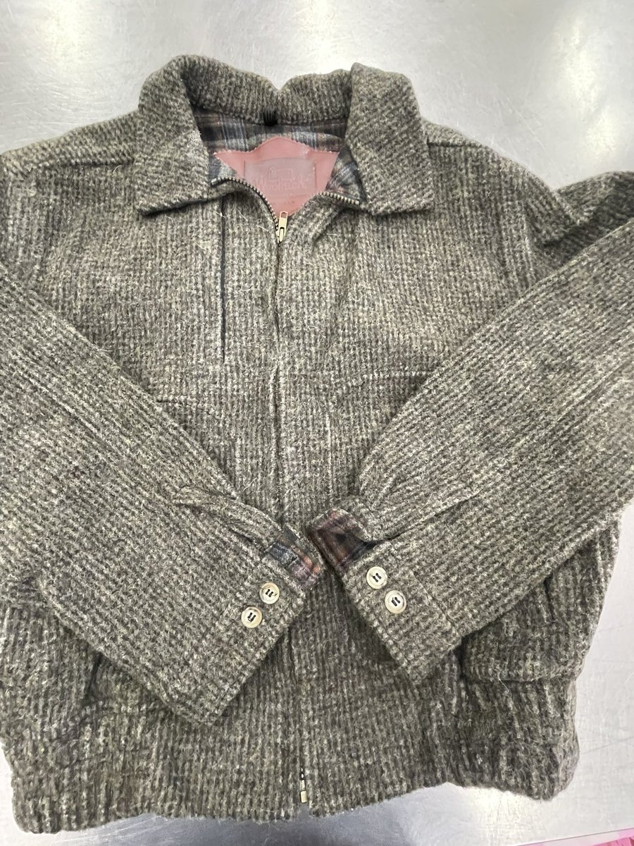 kingfamilyKANTO's tweet image. 【栃木店】
⭐︎オススメ紹介⭐︎
アメリカ製
ウールリッチ
メンズアウター
サイズM

￥5340

※当日のみ取り置き可能
問い合わせはこちらまで

0282 88 3777

ご来店お待ちしております🚗³₃

#古着 　#メンズ　#レディース　#キングファミリー　#リサイクルシ