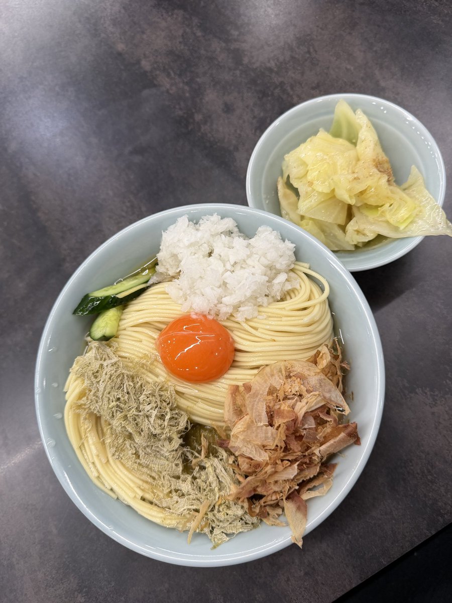 peppeeeen's tweet photo. 2026.04.18 自家製麺40STAND
cons大盛
味キャベツ＋鬼おろし https://t.co/h9taDdsxLR