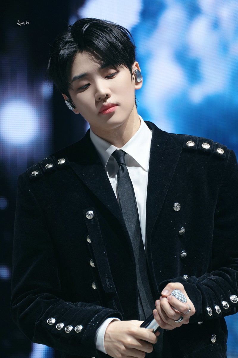 숑 tweet media