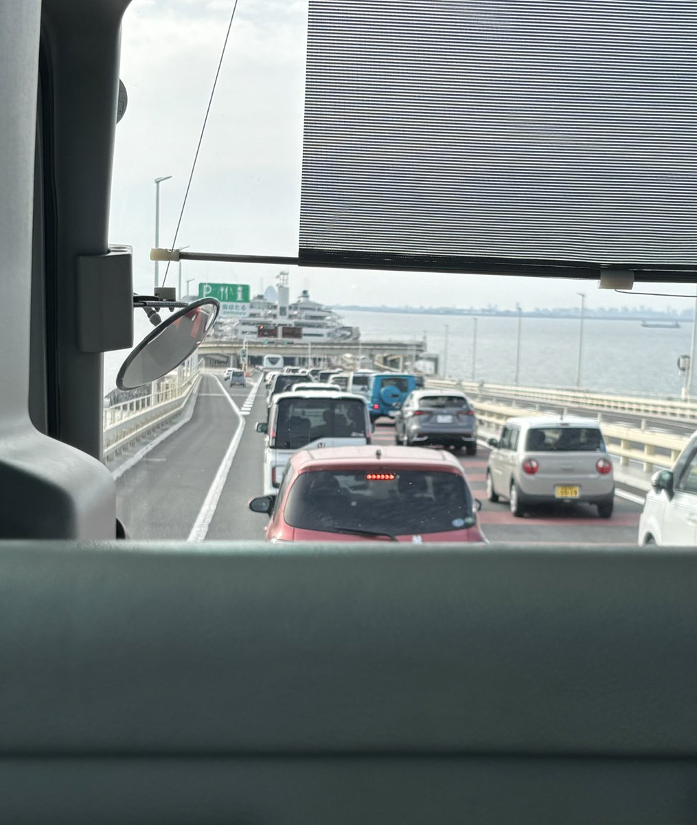 アクアラインなう
海の上で大渋滞…😅

週末は電車にするんだったー😥