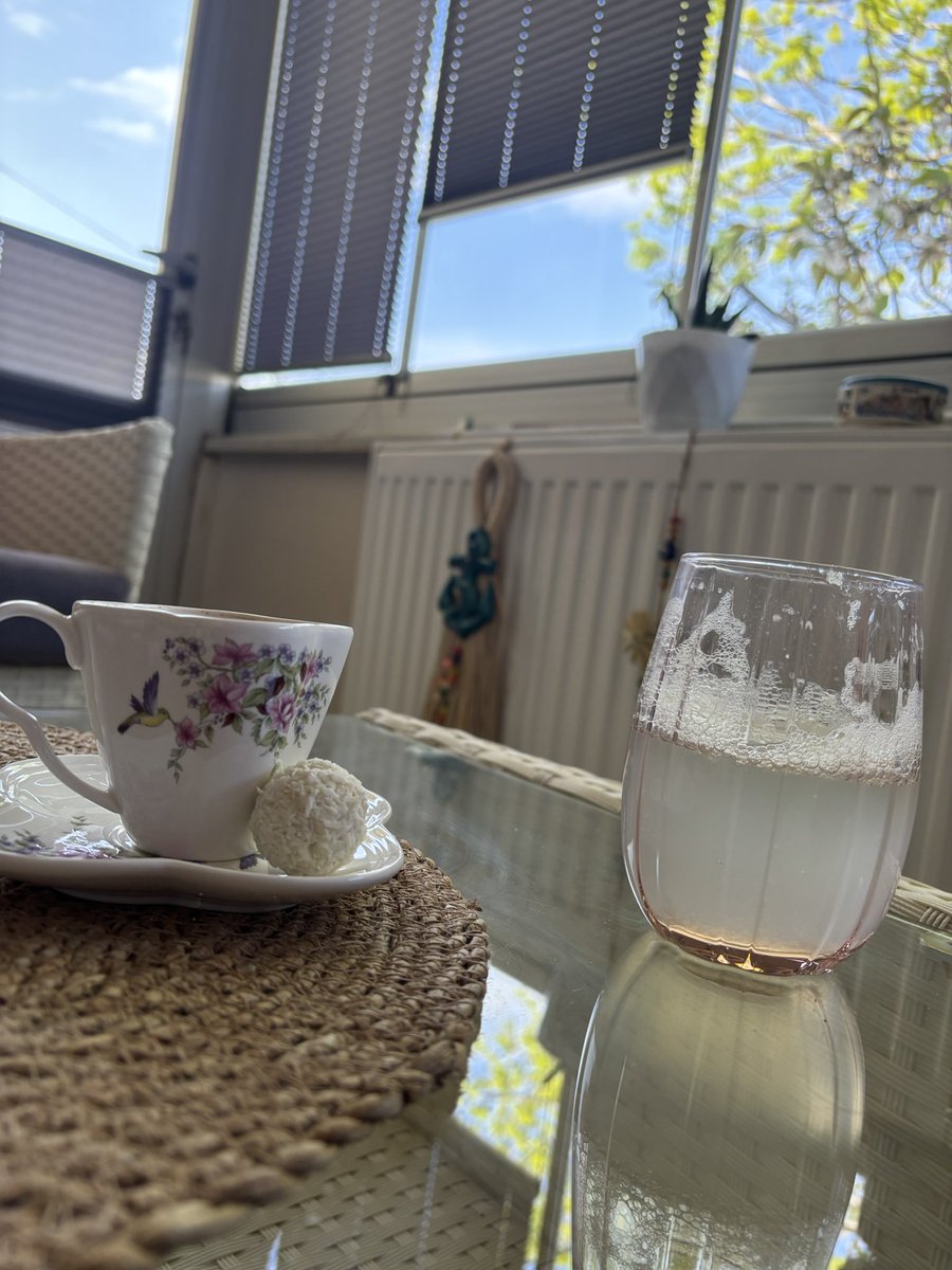 Sade Türk kahvesi ☕️ limon ve biraz tuz eklenmiş sade maden suyu 👌