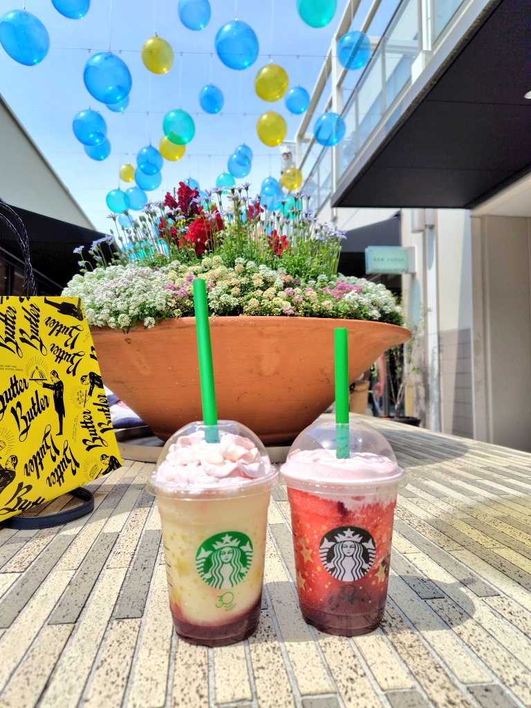 めんだこちゃんと最高の休日🥰
オシャレカフェはしご+スタバ❗❗❗
昨日洗車してワンピも買いに行った甲斐がありました🌟