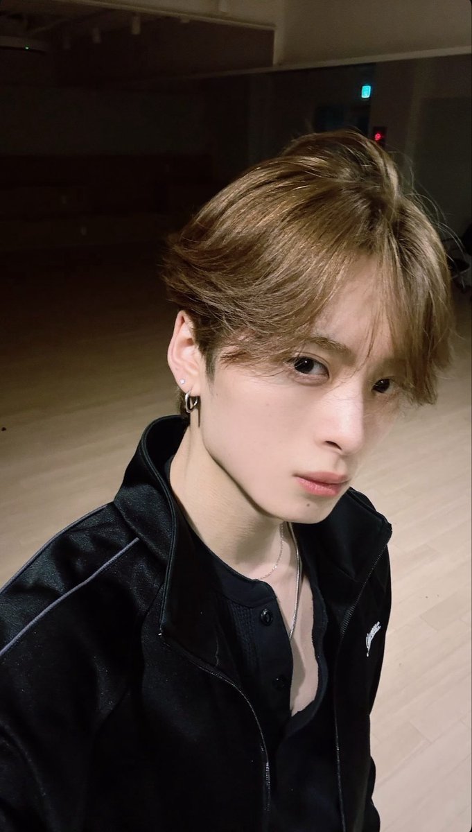 _nur12_'s tweet image. ボイプラ2のともや完全モドハ練習室だけどitsnotoverですか？？ #idntt #ボイプラ2 #itsnotover