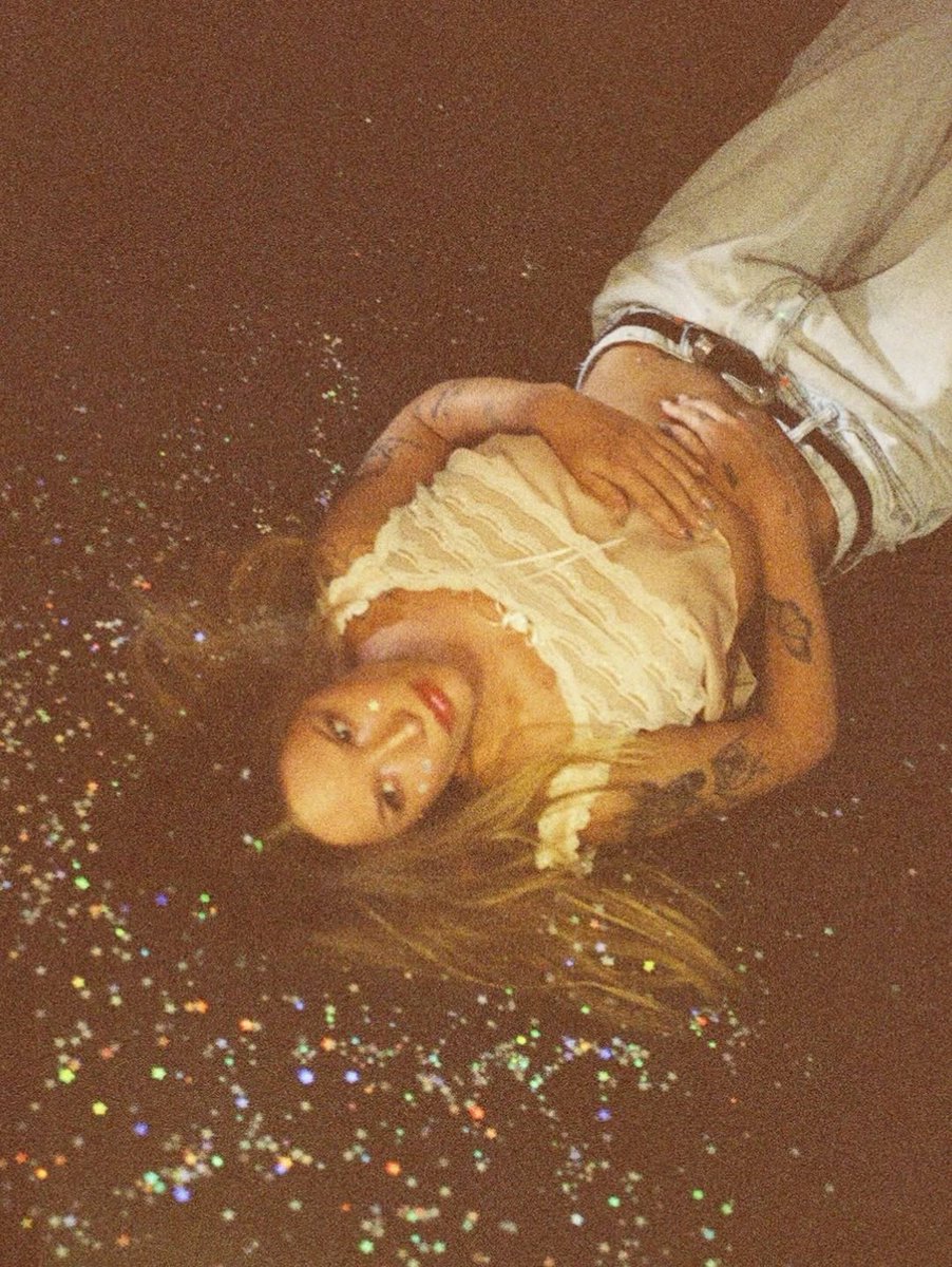 Halsey Italia tweet media