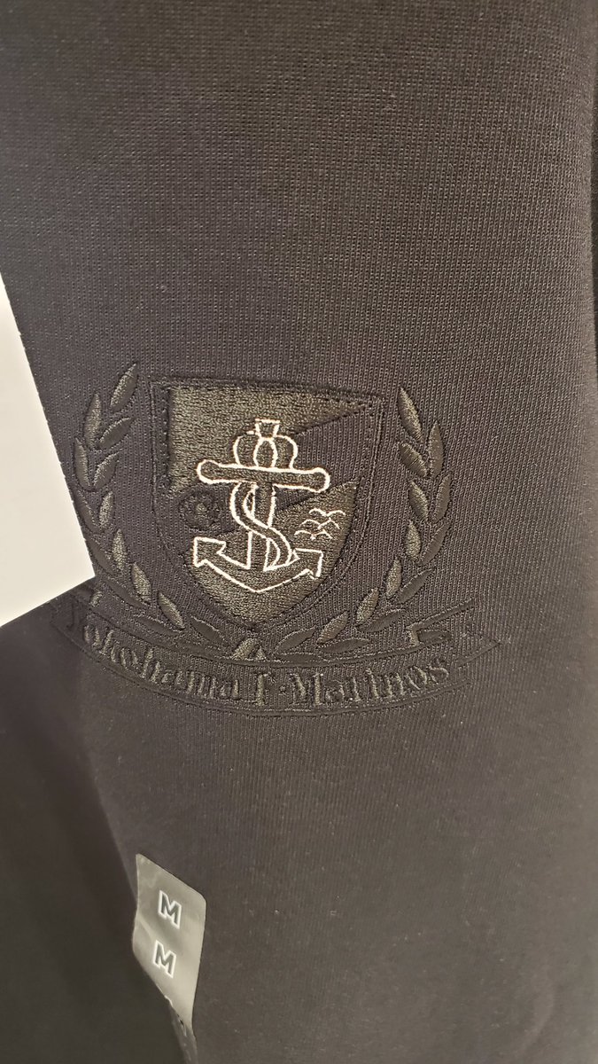 1127Shigeo's tweet image. やはりこれは作ったけど
『何か違うからいらない』
らしいです
(。・ω・。)
サンフレにいたっては
ずれてるからそういう風に言ったのに
これで良いと言われて
いざ作ったら『いらない』言われたそう
(　・`ω・´)

なおここは広島
#Jリーグユニクロ刺繍部 #JリーグUT部 #UNIQLO #UTme #ユニクロUT部