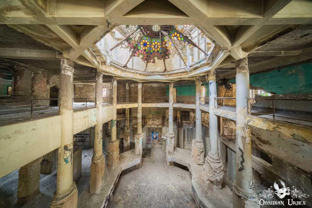 ObsidianUrbex's tweet image. The grand entrance of a 1920s theatre, somewhere in Lebanon.
Once a thriving cultural venue, this once-beautiful location is now little more than a shell due to decades of civil war damage.
#Lebanon #Heritage #AbandonedPlaces