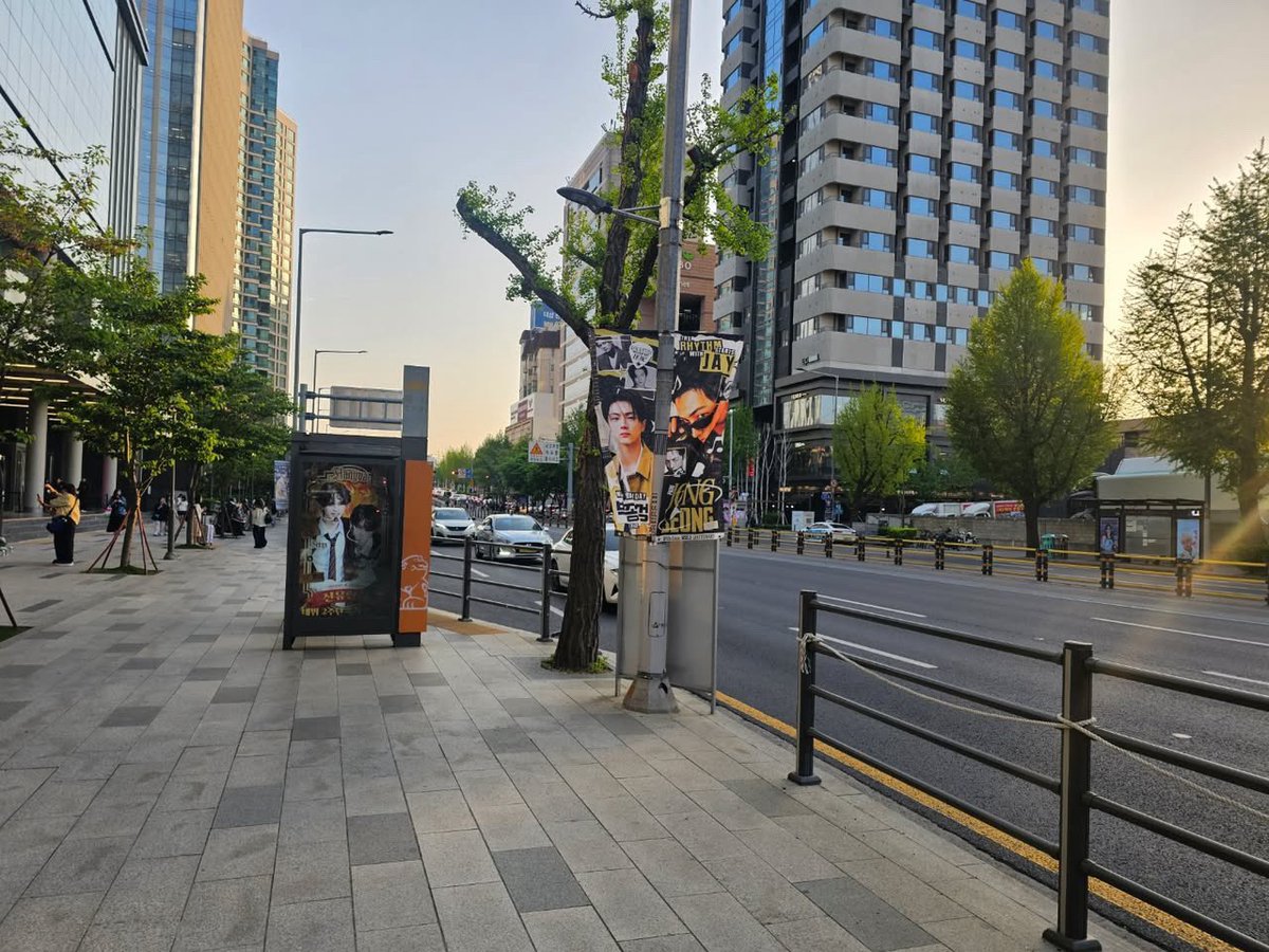 𝐁𝐎𝐑𝐍 𝐓𝐎 𝐁𝐄 𝐀 𝐑𝐎𝐂𝐊𝐒𝐓𝐀𝐑 — 𝐉𝐀𝐘 it’s really unfortunate that our lamppost ...