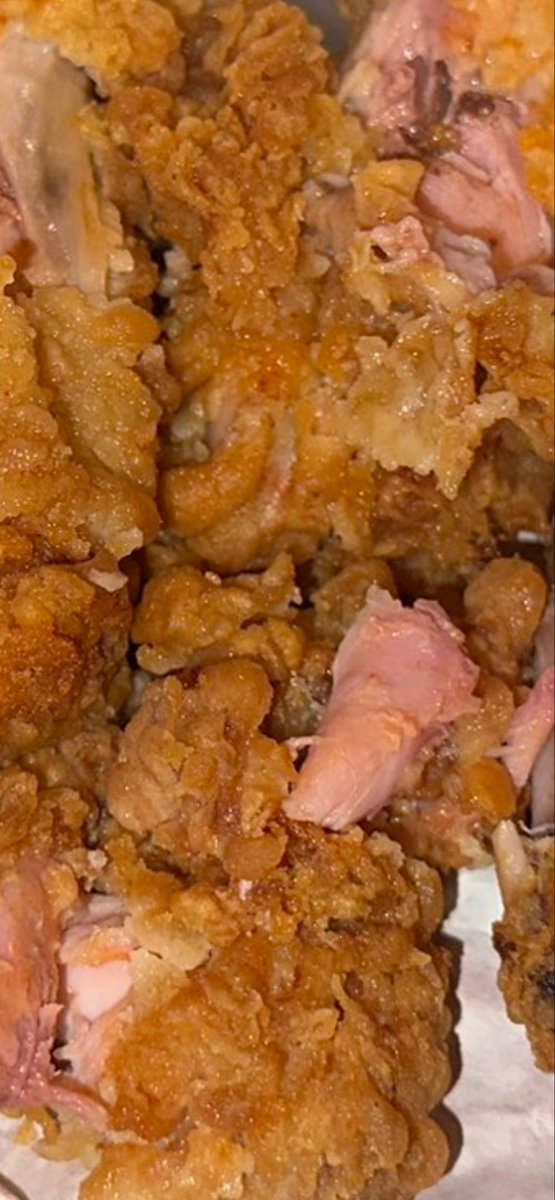 wmo1190's tweet photo. @KFC_UKI_Help hi I’m still awaiting a response about half my order missing and the other half being raw can somebody get back to me please #2241929 https://t.co/0uZnEMZp0P