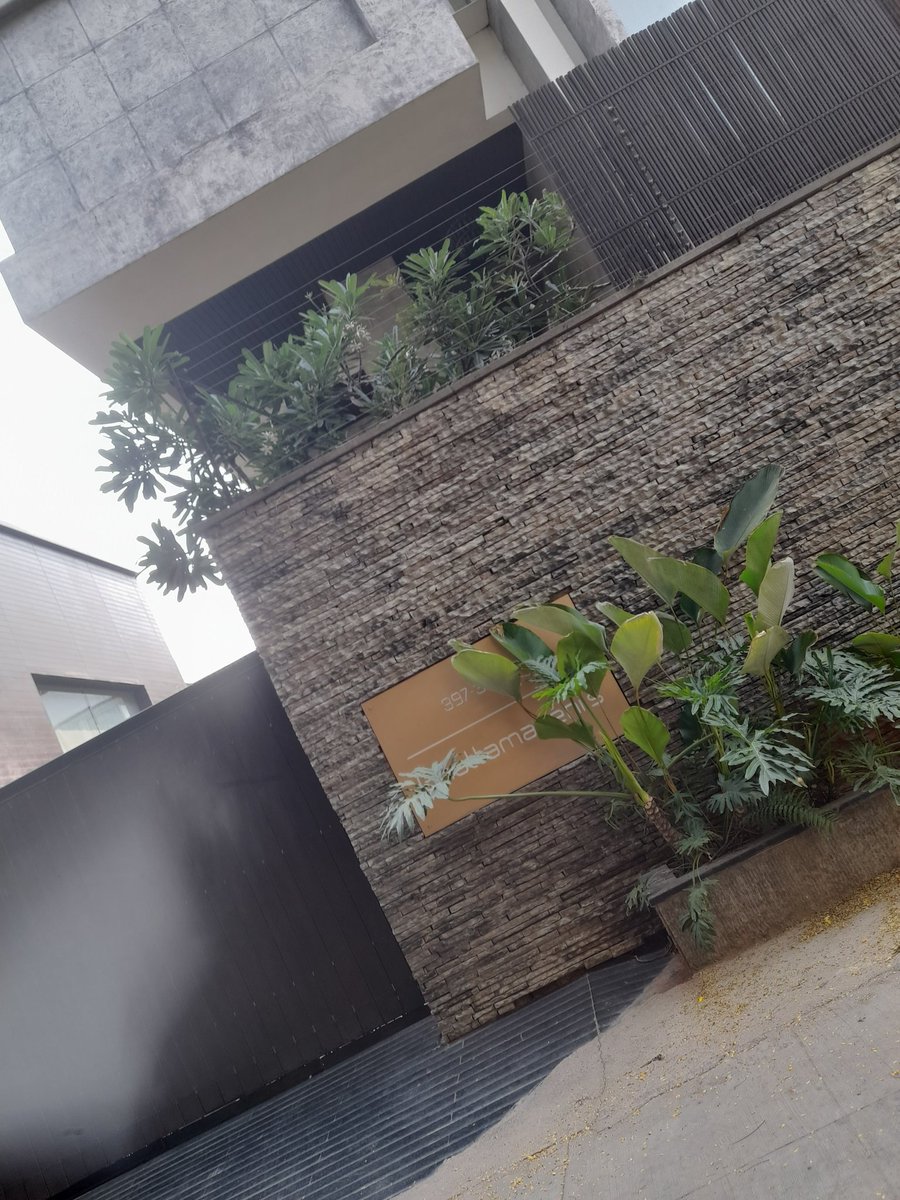 Maheshgoud_dhfm's tweet image. Today at @urstrulyMahesh GOD house place  kanapadivunta entha bagundedho
#jaibabu 
#Maheshbabu 
#Varansi