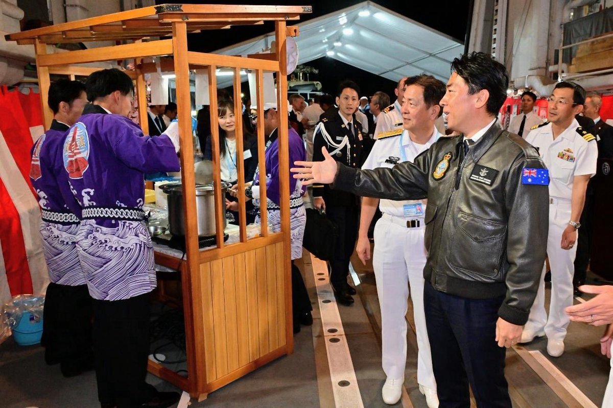 海上自衛隊の護衛艦「くまの」ではパン作りが得意な調理担当の隊員が私のために誕生日のミルクパン（「くまの」だけに熊の顔型）を用意して待ってくれていました。ケーキも！