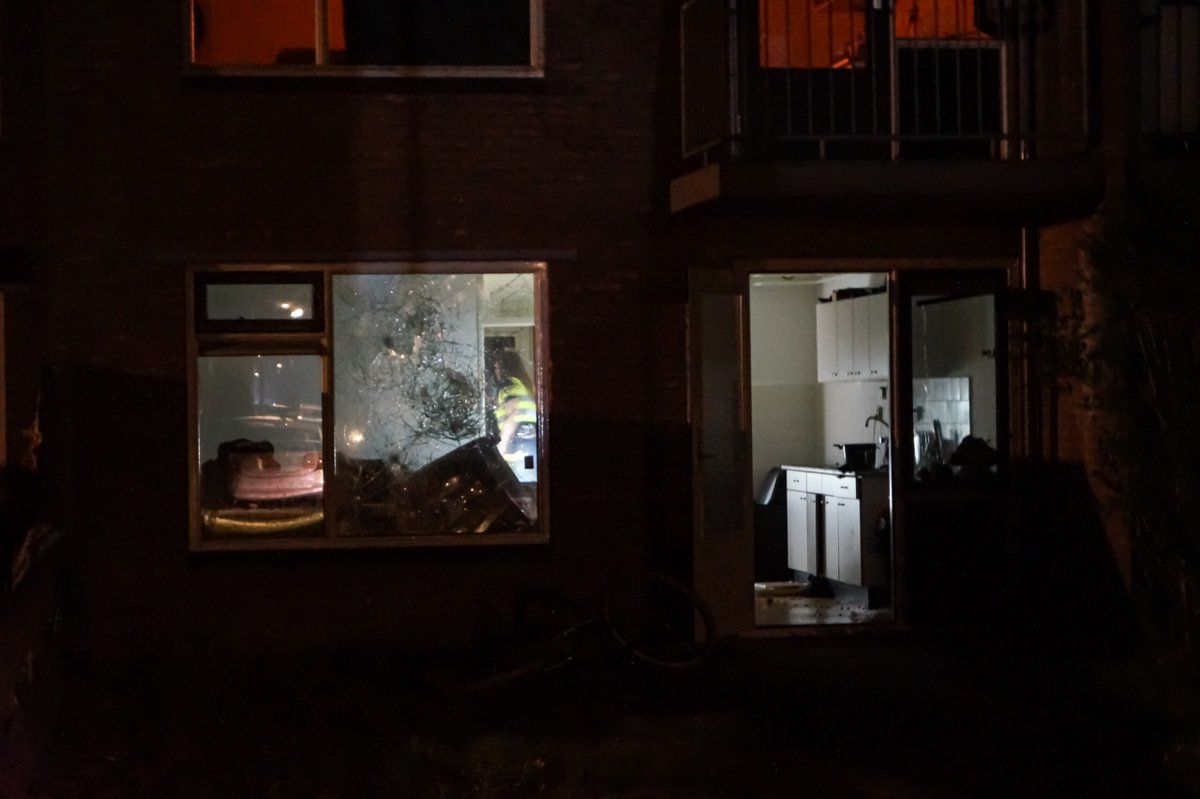 Woning verdachte steekpartij Noardburgum vernield, politie massaal aanwezig