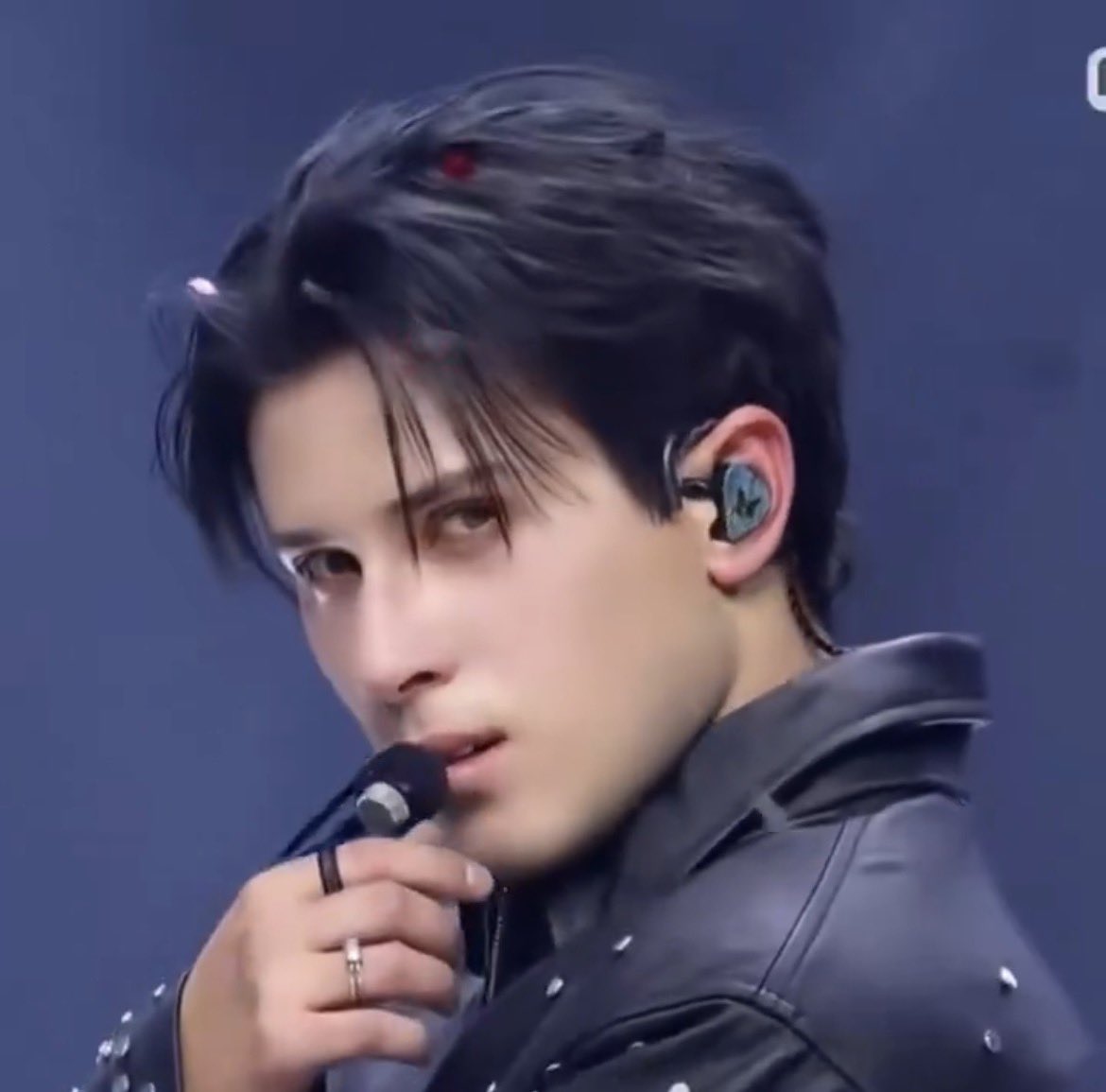 mai | dual tweet media