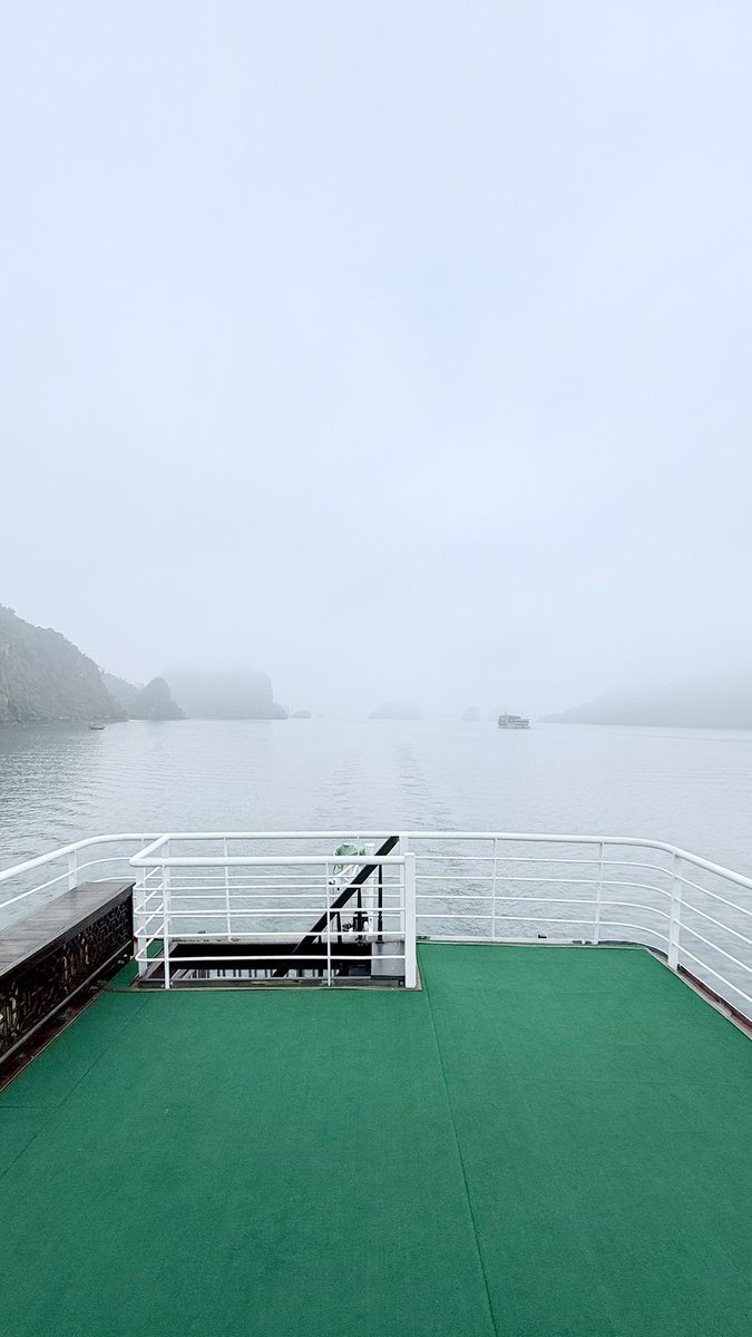 hafelg's tweet image. The missing #Vietnam files, day 24: Exactly one year ago today, we were cruising #HaLongBay. Limestone cliffs, calm water, and that hazy April light. Still thinking about this one 🛥️🌿

#Latergram #AprilMemories #SoutheastAsia