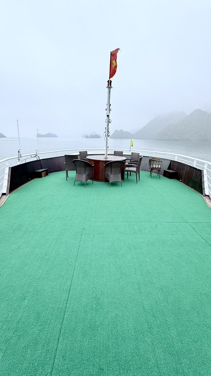 hafelg's tweet image. The missing #Vietnam files, day 24: Exactly one year ago today, we were cruising #HaLongBay. Limestone cliffs, calm water, and that hazy April light. Still thinking about this one 🛥️🌿

#Latergram #AprilMemories #SoutheastAsia