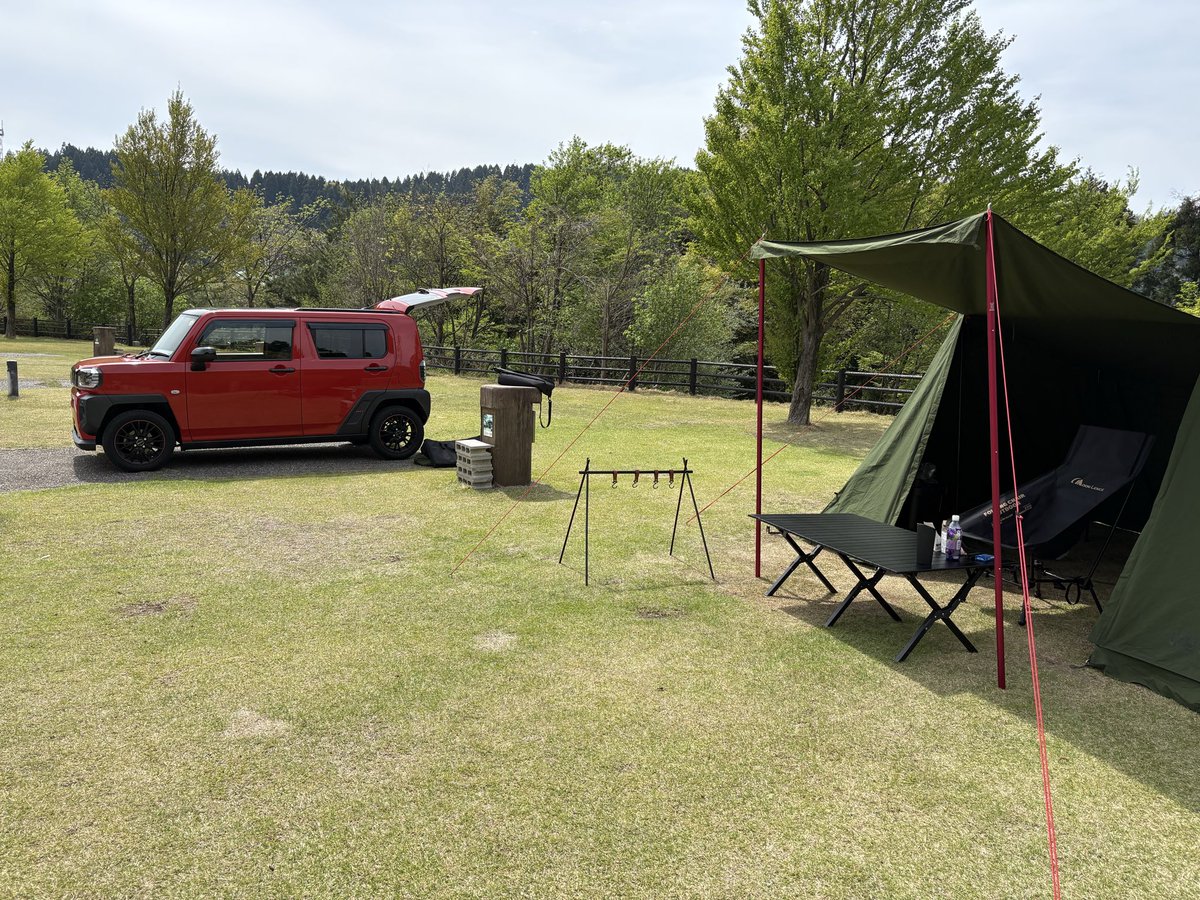 aka_taft's tweet photo. .引越し後、ようやく落ち着いて来たので
半年ぶりのキャンプ🏕
白山吉野オートキャンプ場でリハビリキャンプ😊
テントの貼り方覚えて良かった😅
⁡
関東離れる時に頂いたギアもしっかり使わせて頂きました☺️ 
感謝🙏感謝🙏
⁡
#タフト
#ダイハツタフト
#タフト好きな人と繋がりたい https://t.co/fbtPfef5jq