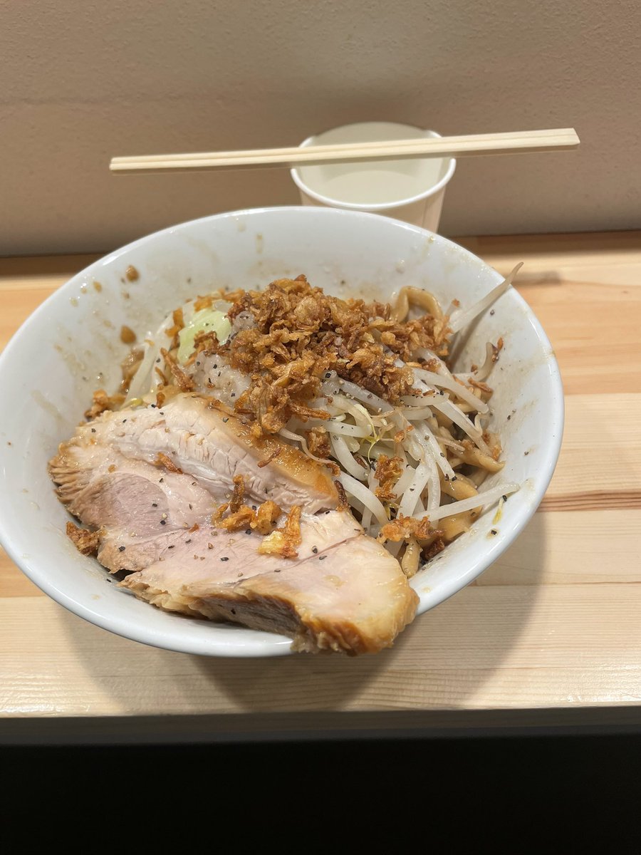 necoann2's tweet photo. ねこあんです。
ヤマロク古川店で、汁なし❤️
ニンニクなしでお願いしたけど、アリの方が絶対美味しいと思う！
🐾
🐾
#古川　#宮城　#ラーメン　#汁なし　#ヤマロク https://t.co/R2j5DmHdwk